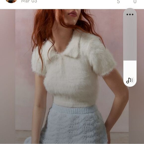 Urban Outfitters Cropped Fuzzy Sweater Size XS NWT - Picture 1 of 6